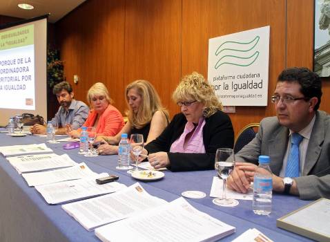 Asociaciones de hombres y mujeres piden igualdad de trato ante la Ley