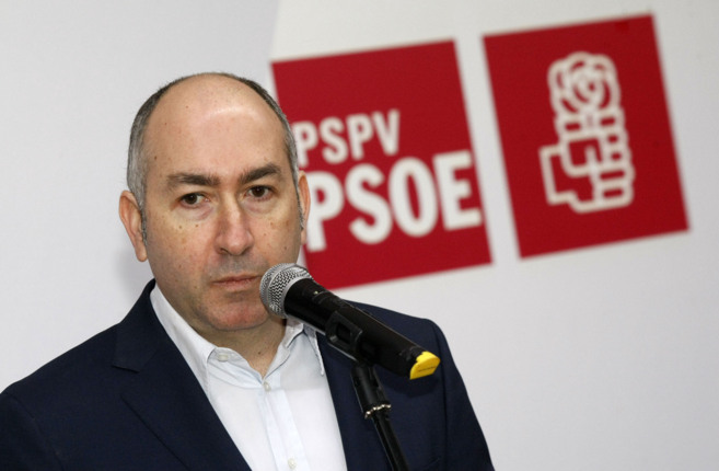 El ex alcalde de Elche, Alejandro Soler, durante la rueda de prensa...