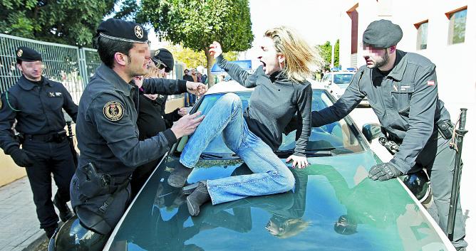 Isabel Monrós, la madre española de los tres niños que regresarán a México, ayer, tras la decisión de un juzgado de Moncada (Valencia)