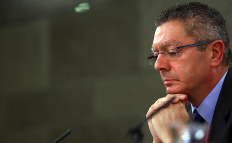 El ministro de Justicia, Alberto Ruiz-Gallardón, durante la rueda de prensa posterior al Consejo de Ministros, el pasado viernes. 